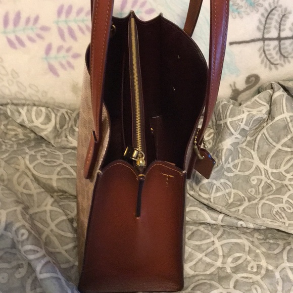 Coach Handbag - Picture 2 of 4